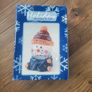 Festive Snowman Figurine with Hat and Scarf, Snow Globe. NEW
